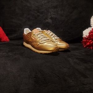 Boys Reebok Classics Size 4